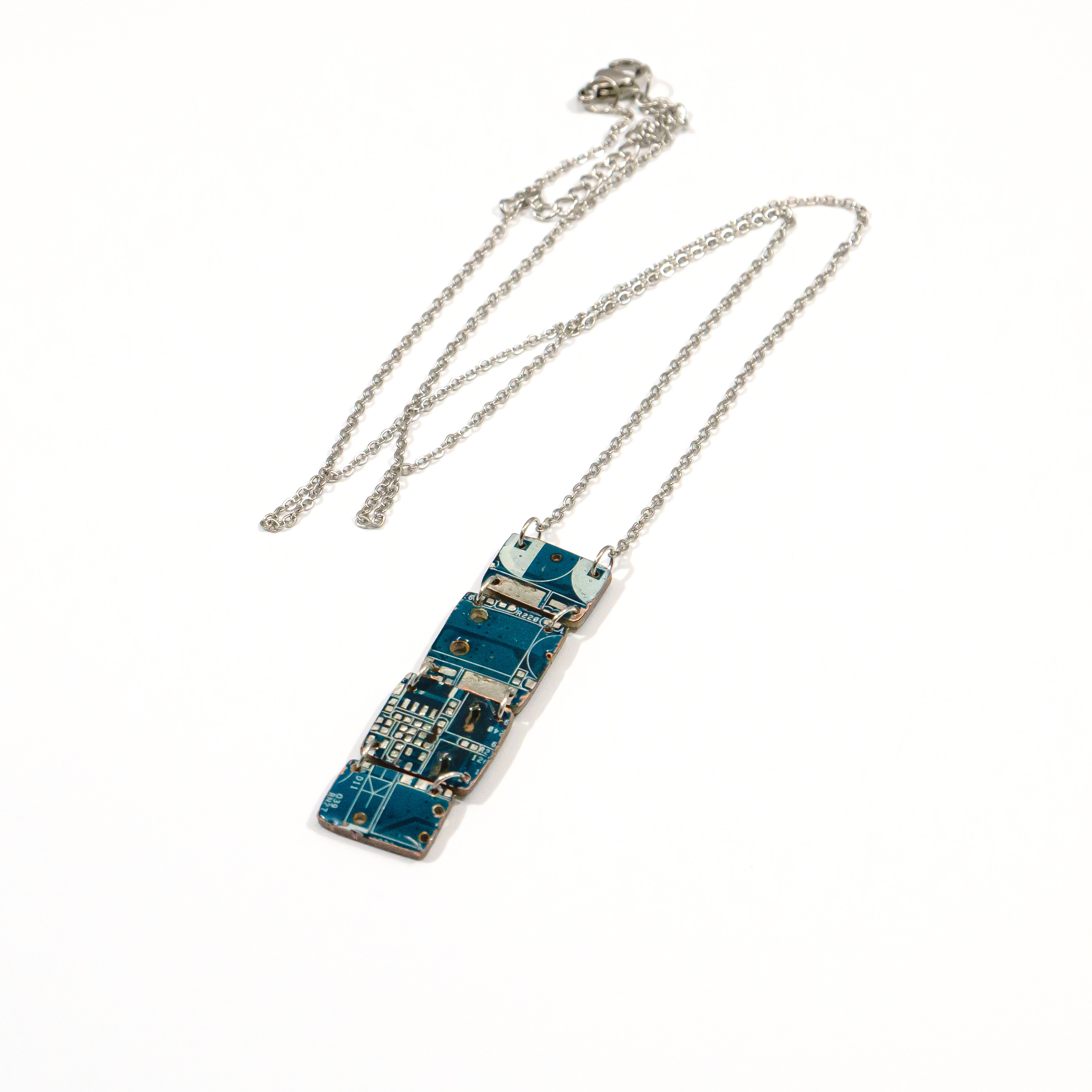 GRID NECKLACE